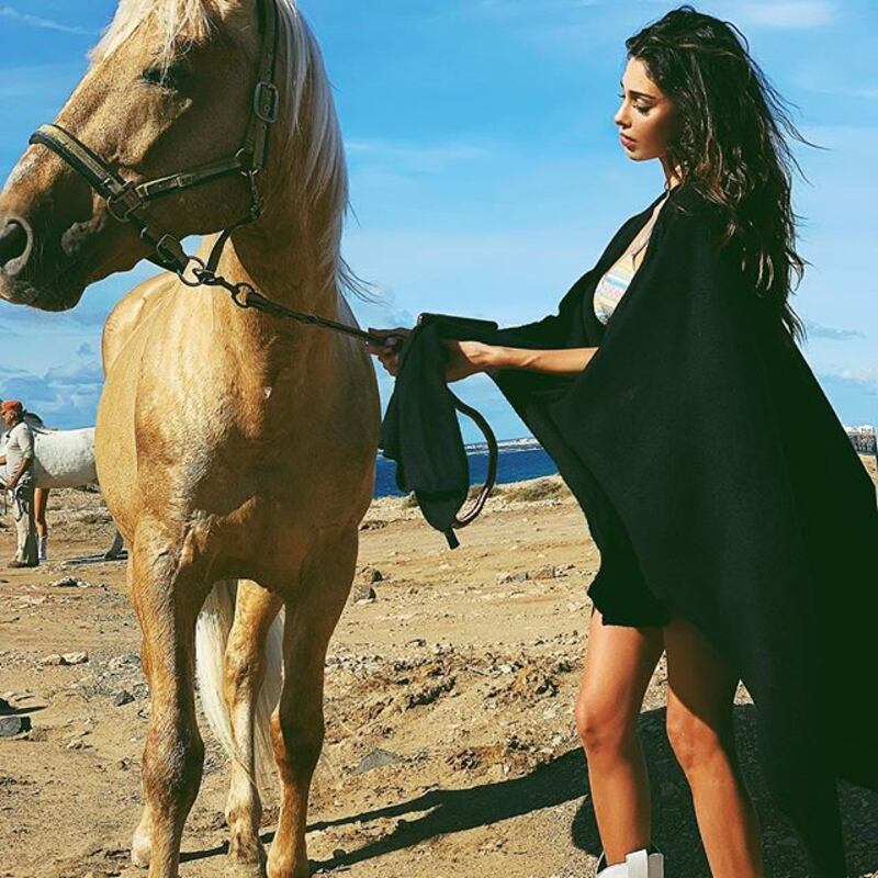 Belen Rodriguez e gli scatti a cavallo: follower in tilt su Instagram 11