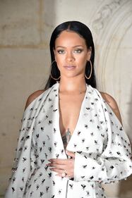 Rihanna alla sfilata di Christian Dior 7