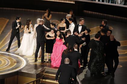 "Everywhere All at Once" premiato con l'Oscar per il miglior film 