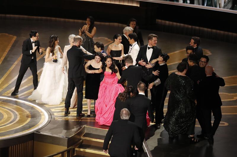 "Everywhere All at Once" premiato con l'Oscar per il miglior film 