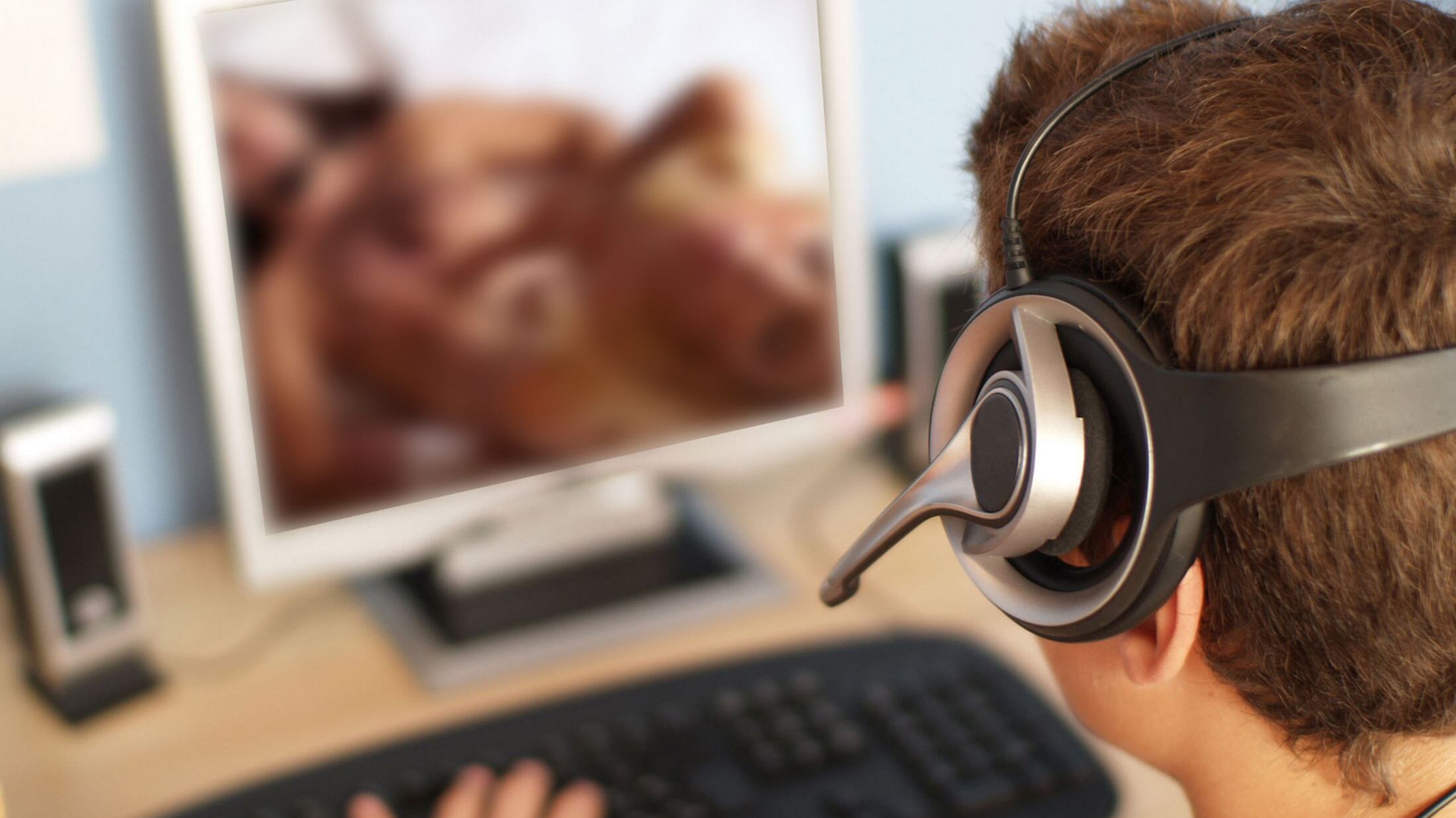 Video porno sulla bacheca Fb, bufera sul consigliere comunale