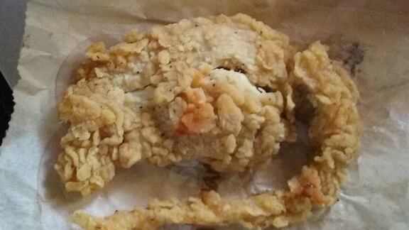 "Ho trovato un topo nel pollo fritto"
