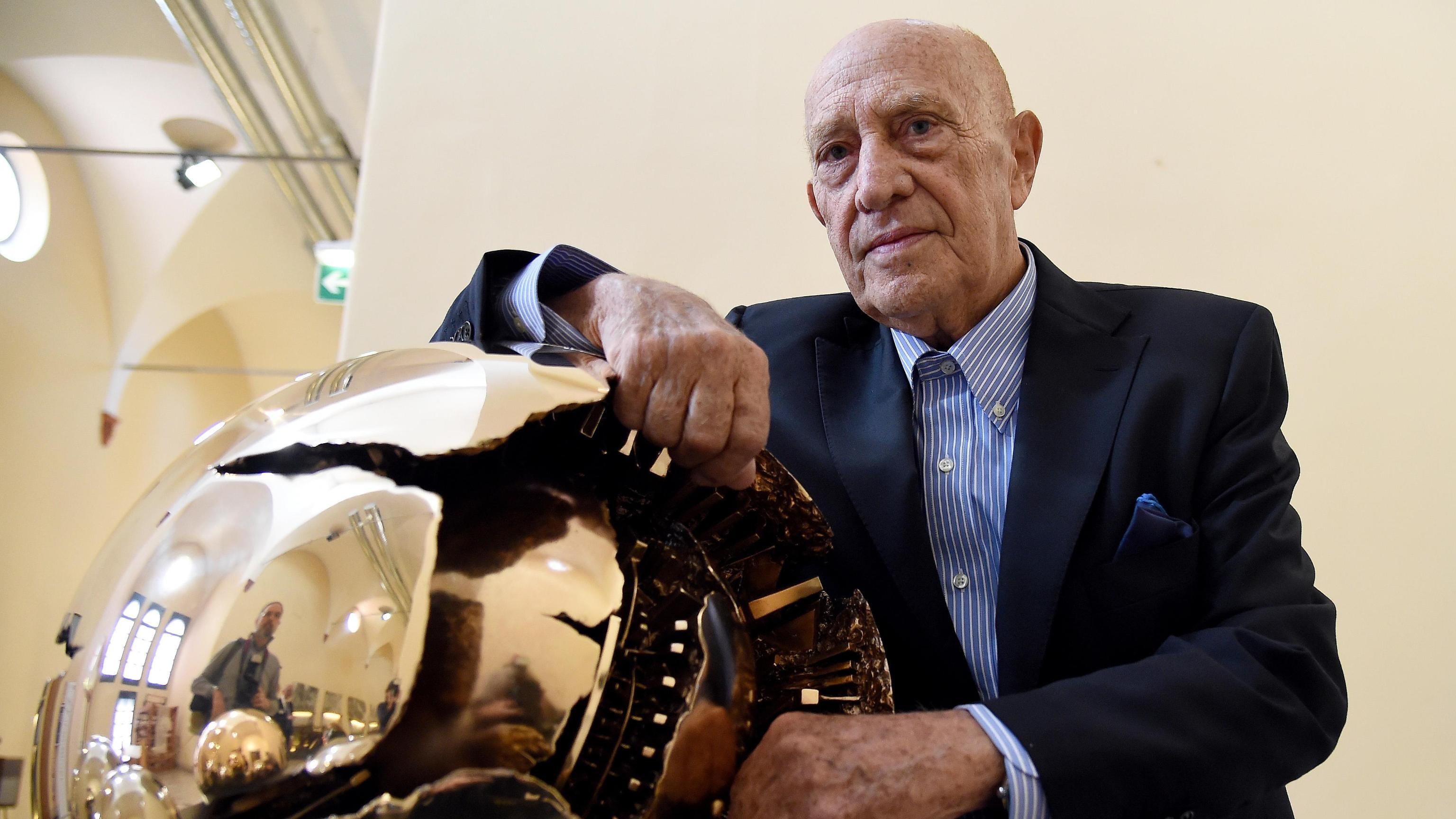 Addio allo scultore Arnaldo Pomodoro