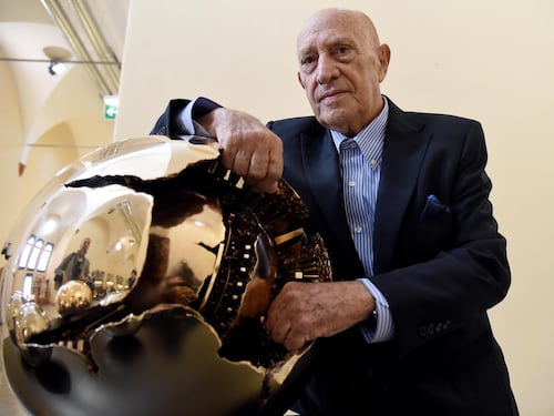 Addio allo scultore Arnaldo Pomodoro