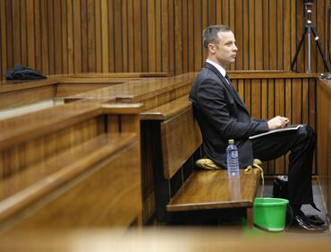 Pistorius, le foto choc del delitto 10