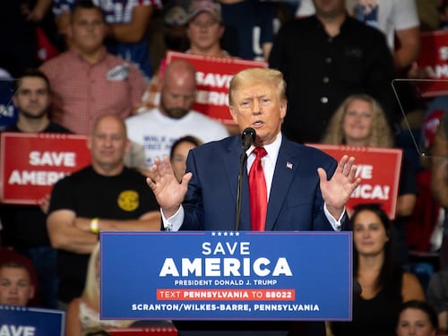 Trump ora è all'angolo. Solo e abbandonato anche dai fedelissimi