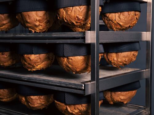 Strucchi lancia il primo panettone al Negroni