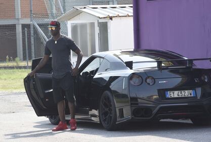 Balotelli e la sua macchina di lusso: gli scatti del nuovo gioiello di Supermario 6