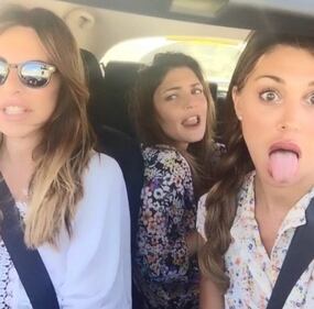 Belen Rodriguez: vacanza da single e il costume è hot 5