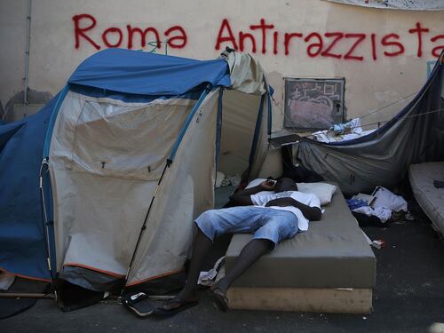 Roma, smantellata la tendopoli dei migranti del Baobab