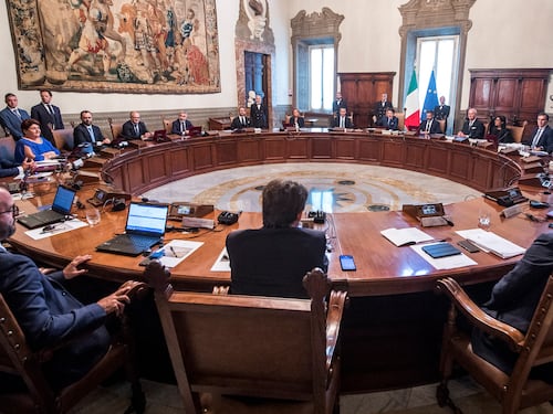 "Basta, fai gelare il sangue" Le urla e lo scontro di fuoco