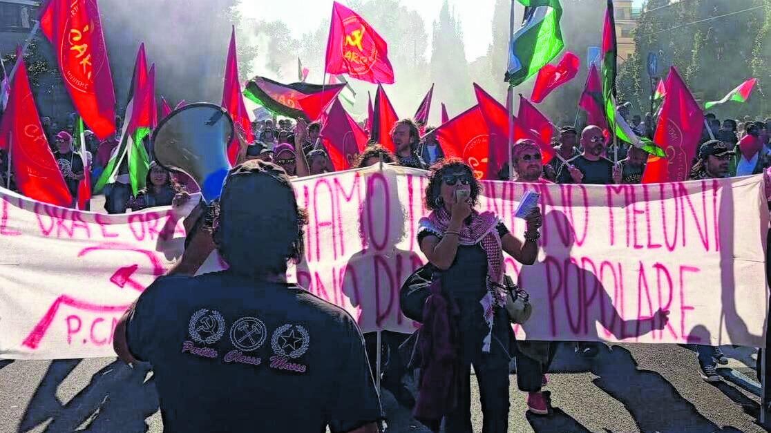 I Carc arruolano i manifestanti: "Dovete diventare combattenti"