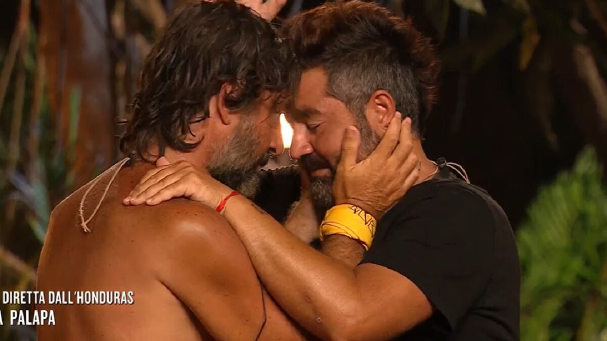 "Seri problemi di salute". Paolo Noise abbandona l'Isola. Le lacrime di Mazzoli