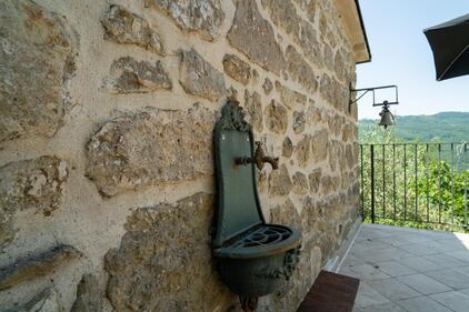 Le foto della casa offerta alla famiglia nel bosco 6