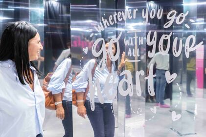Love, the Immersive Experience 9