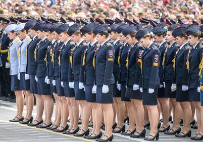 Le poliziotte di Putin sfilano in Piazza Rossa 1