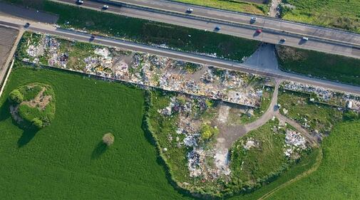 Acerra, rifiuti nel campo rom smantellato: nel mirino le operazioni di pulizia 2