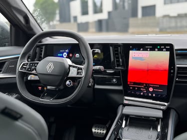 Renault Austral full hybrid: si aggiorna con il restyling 2026, la gallery del SUV francese 19