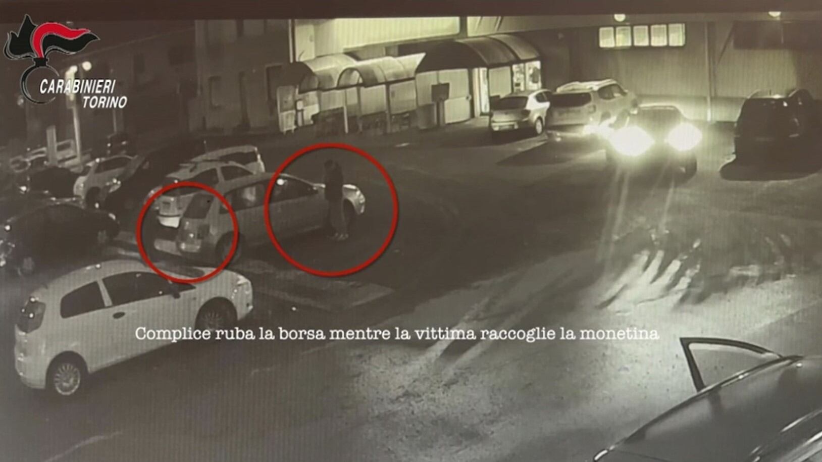 Torino, presa la banda delle "monetine": ecco il trucco dei loro furti
