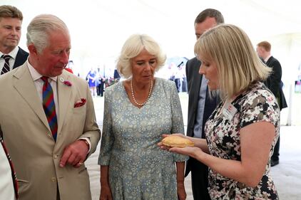 Il Principe Carlo e Camilla per i 50 anni del Ginsters Bakery 1