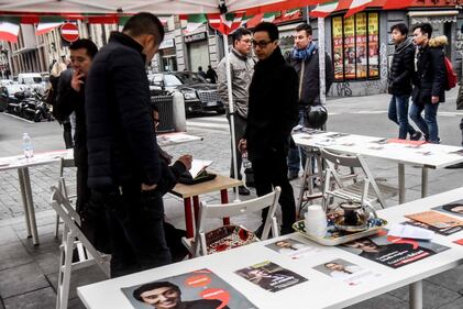 I cinesi in fila per le primarie Pd 6