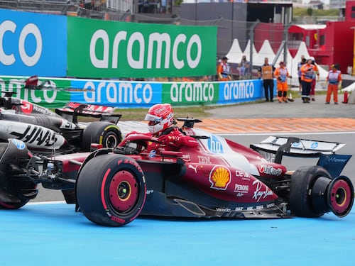F1, succede di tutto in Olanda: fuori le due Ferrari, Norris out, vince Piastri