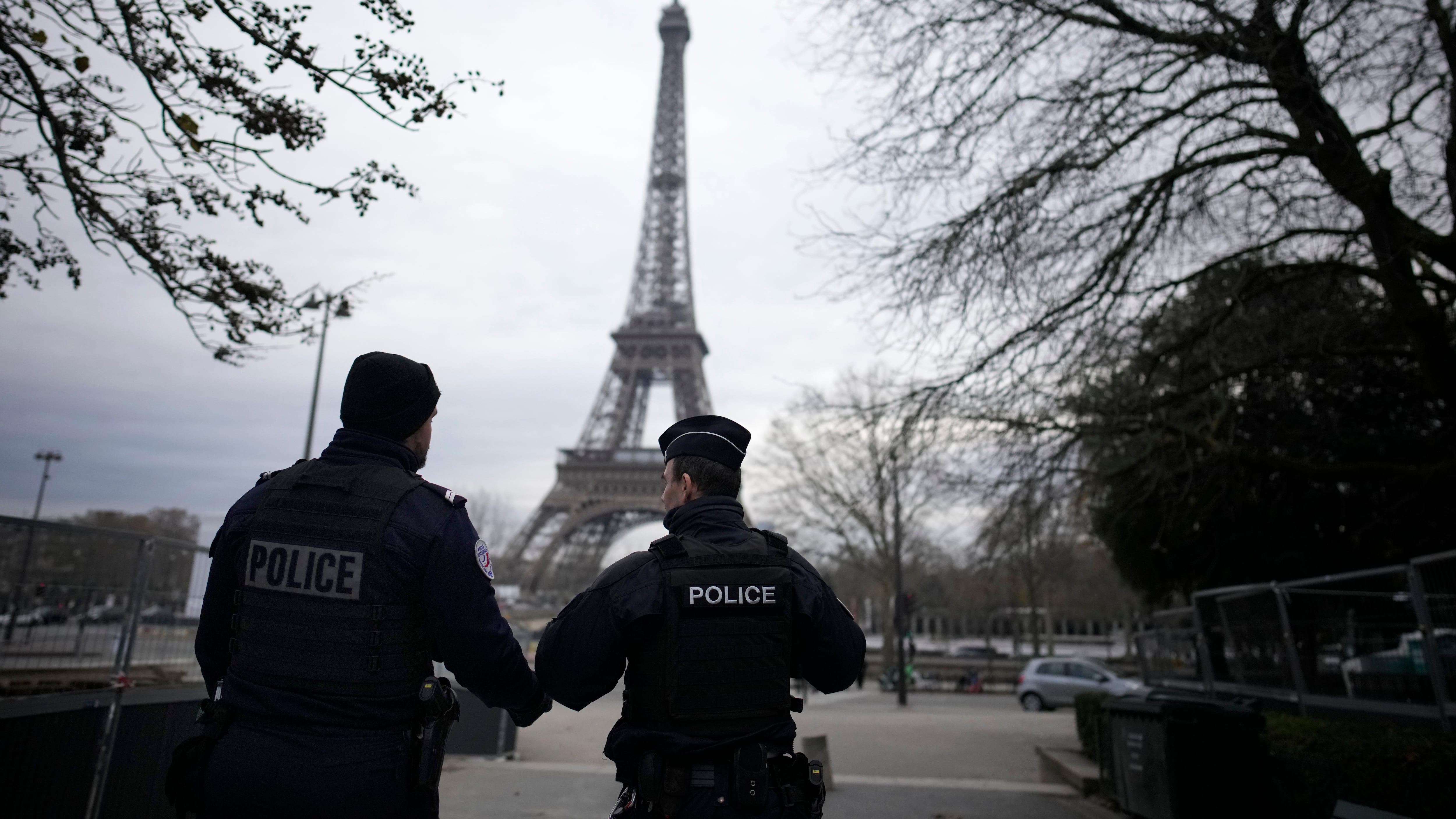 La Francia chiama i rinforzi da 45 Paesi: allarme sicurezza per le Olimpiadi di Parigi