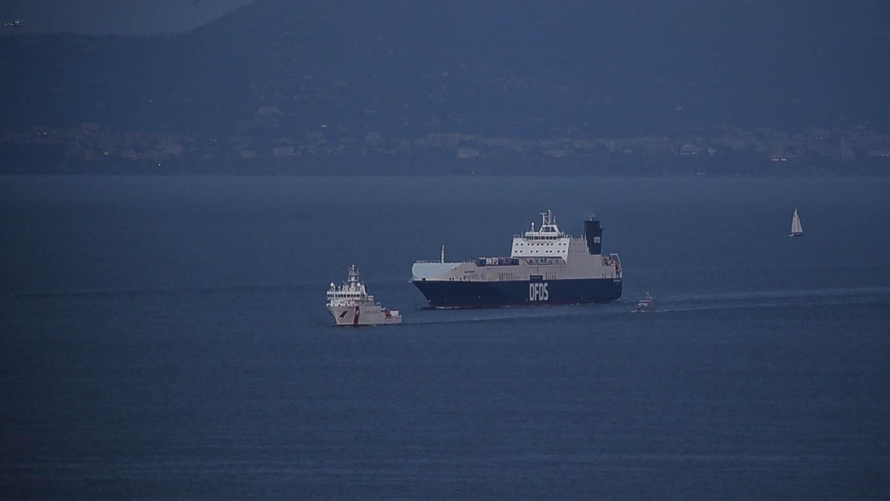 "Per la nave sequestrata erano pronti i tiratori scelti". Ma i pm ora minimizzano.
