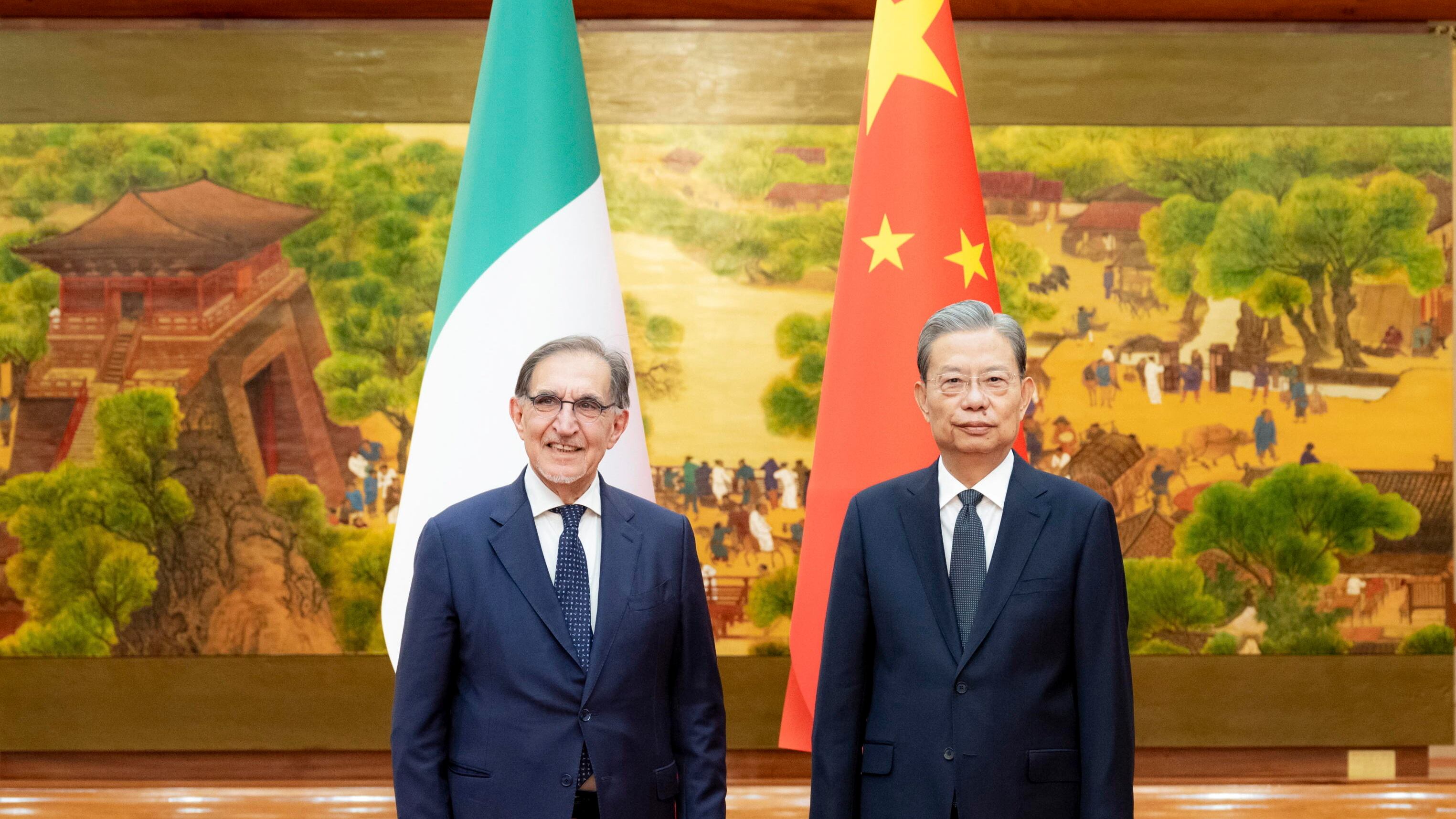 La Russa nel tempio del comunismo all'Assemblea del Popolo di Pechino. La Cina: "Incontro buono e cordiale"