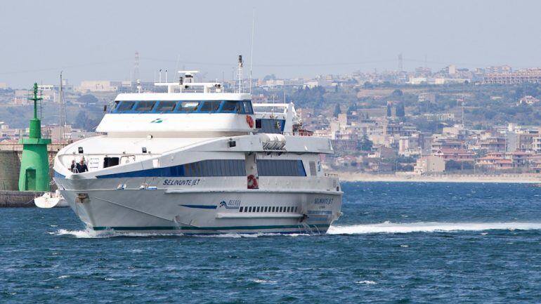 Sciopero sullo Stretto di Messina dei lavoratori dei mezzi di traghettamento Blu Jet