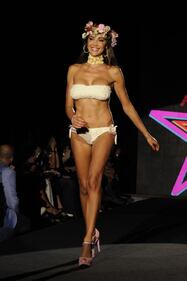 Cecilia Capriotti, seno hot sui social 15