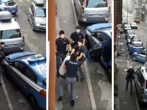 Sette agenti contro uno (scalzo): rocambolesca fuga aggrappato all'auto