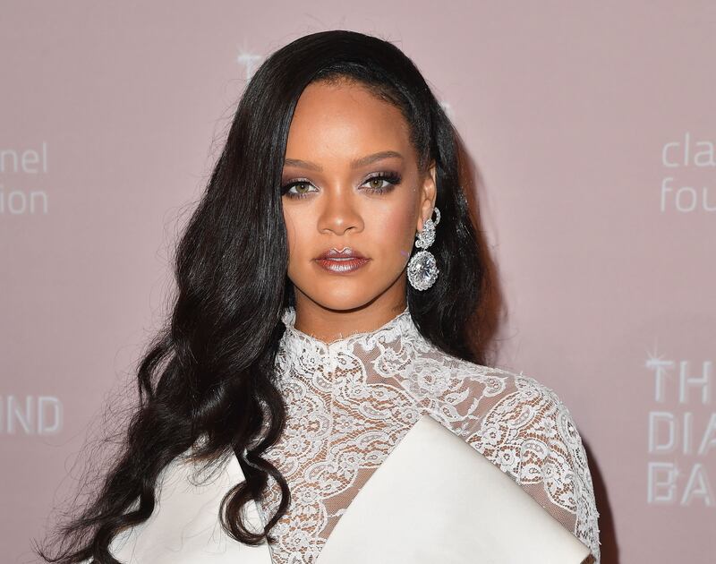 Rihanna manda in tilt il web con una foto: "Questa bambina è il tuo clone"