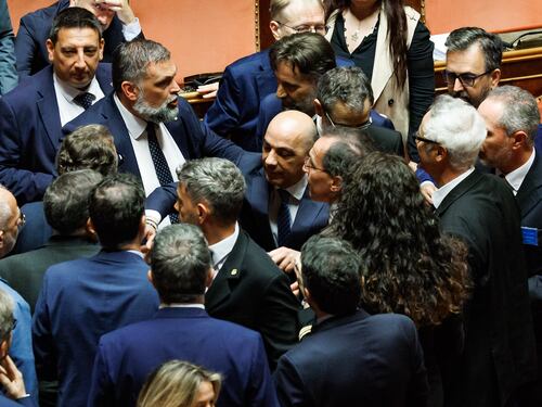 Premierato, l'aula diventa un ring