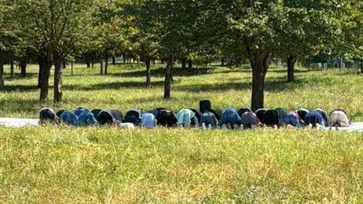 Parco trasformato in moschea, l'ira della Lega
