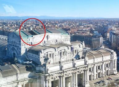 Vento a Milano, si stacca parte del tetto della stazione Centrale 7