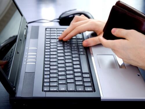 L'appello dell'Abi: "Non andate in banca, usate le operazioni online"