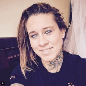 L'ex marine sexy che lotta contro il bracconaggio in Africa 8