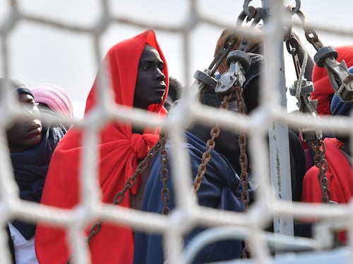 Libia, annegano 240 immigrati. Tripoli blocca l'accordo con l'Italia