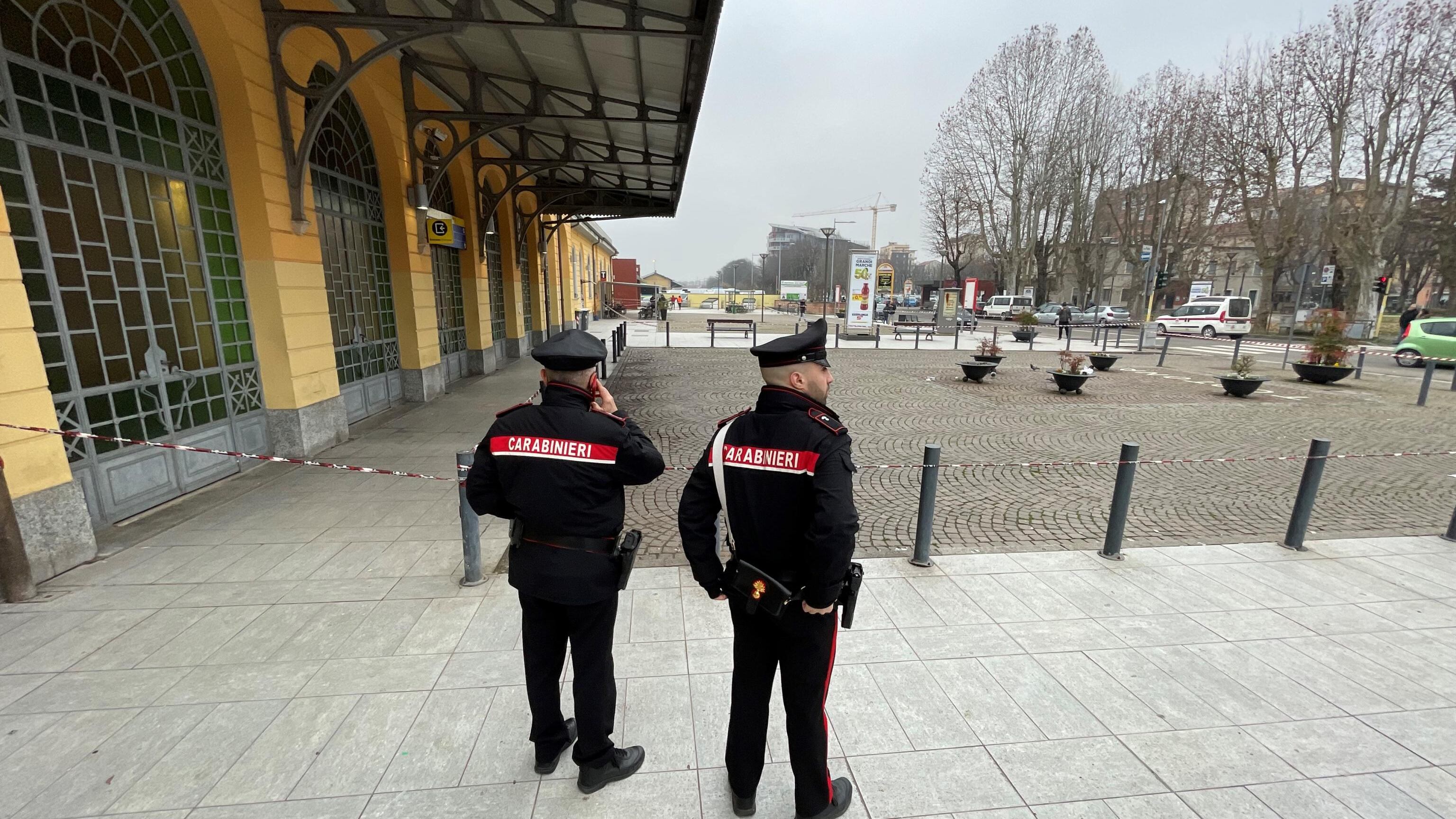 Accoltellato a 19 anni davanti alla stazione per il suo monopattino