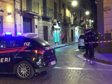 Sparano e colpiscono un innocente: i carabinieri sulla scena del crimine 14