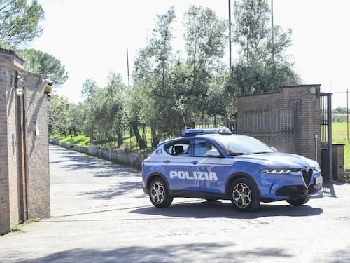 Rissa al pranzo di battesimo. Uomo aggredisce la suocera, la donna grave in ospedale