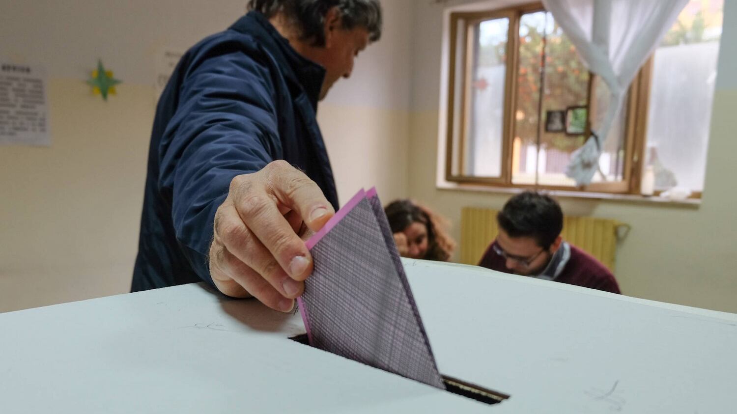 Referendum, alle 12 l'affluenza è del 20%