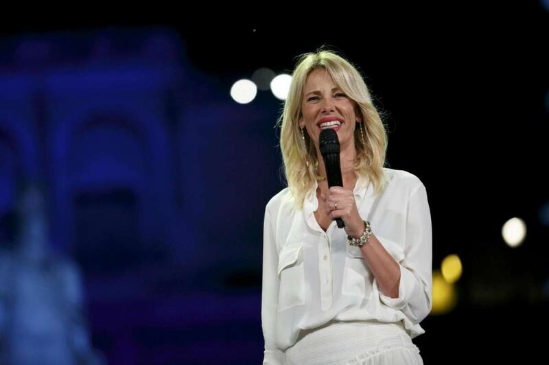 Alessia Marcuzzi sexy conduttrice dell'Isola dei Famosi 2017 10