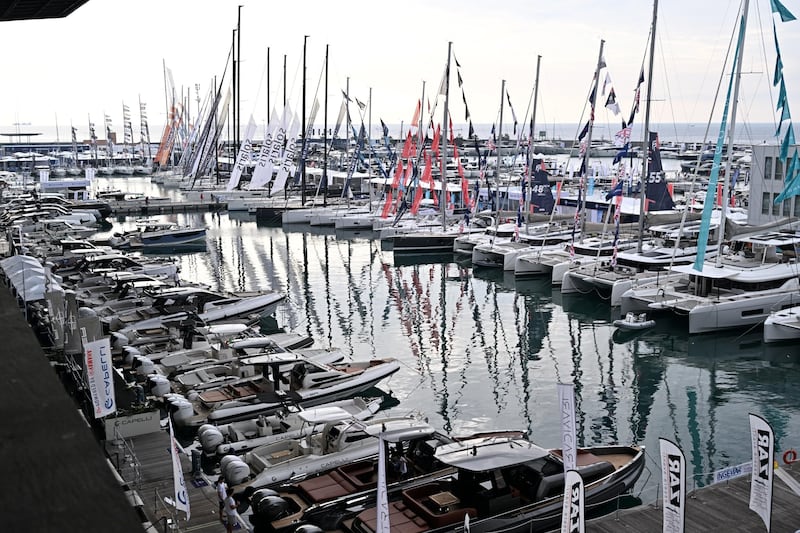 Super yacht e vele spiegate. Il Salone Nautico prende il largo