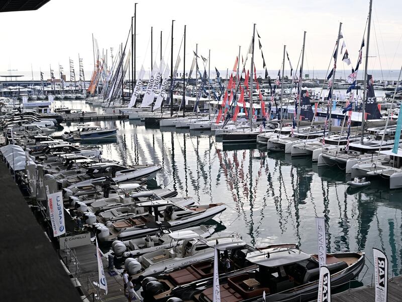 Super yacht e vele spiegate. Il Salone Nautico prende il largo