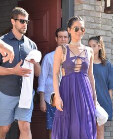 Olivia Munn sexy ​con un prendisole 3