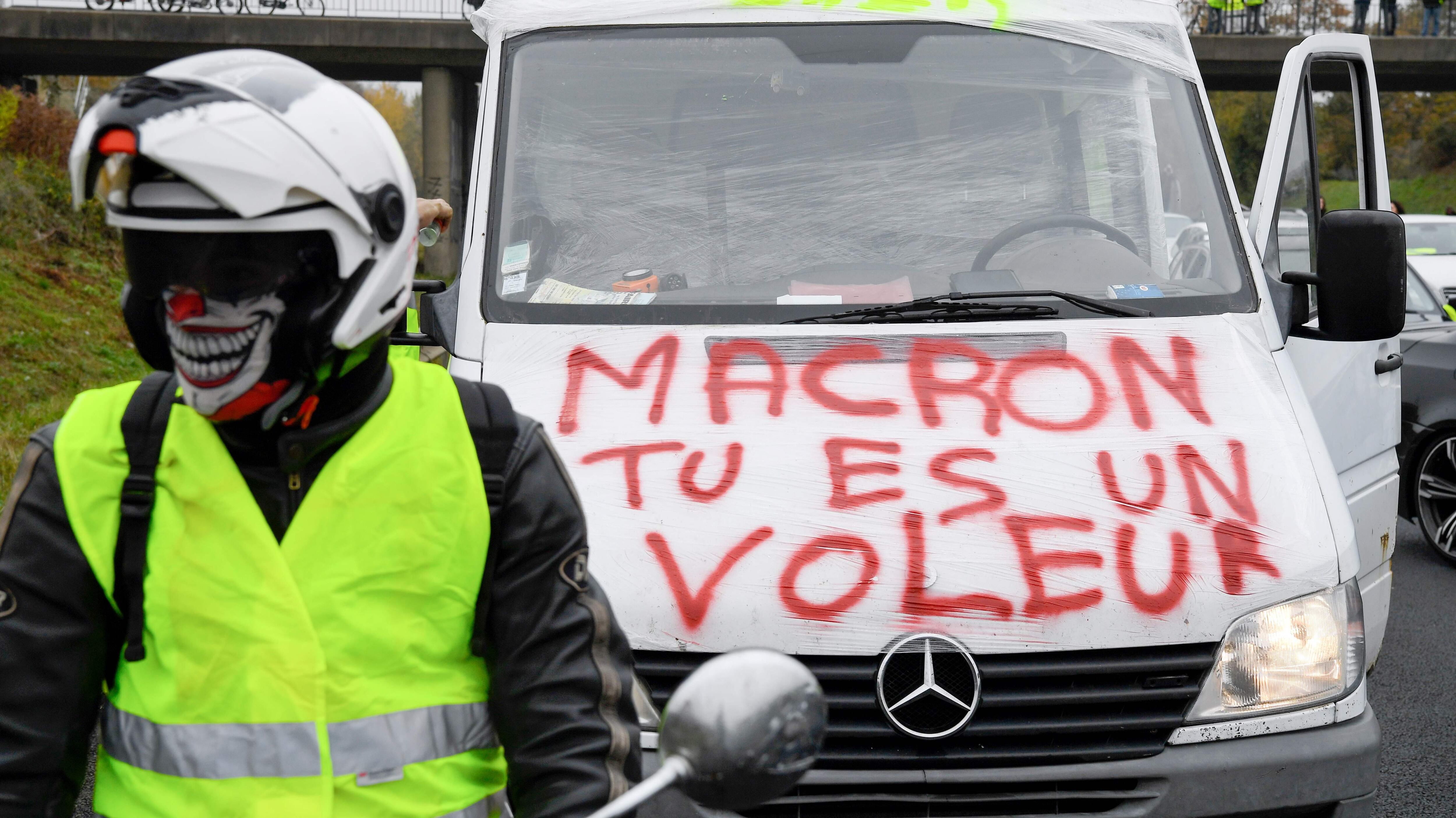 Adesso un vescovo francese spiega le ragioni dei gillet gialli