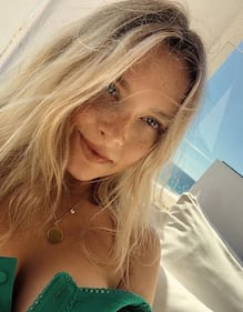  Camille Kostek, le foto più sensuali 12