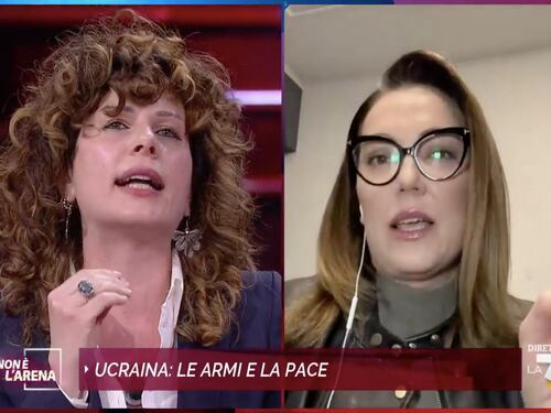 "Stia zitta", "Dice...". Altissima tensione in studio